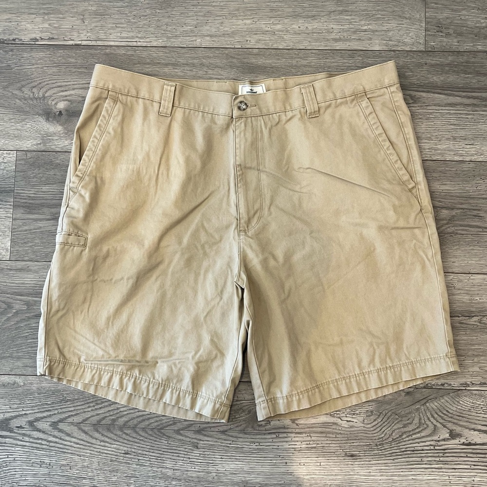 Dockers Men’s Khaki Flat Front Relaxed Fit Cargo Shorts 42W 9.5” Inseam 5 Pocket